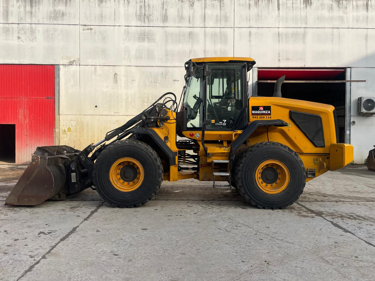 JCB 427 HT S5 - Gumikerekes homlokrakodó: 1 kép. JCB 427 HT S5 - Gumikerekes homlokrakodó: 1 kép.