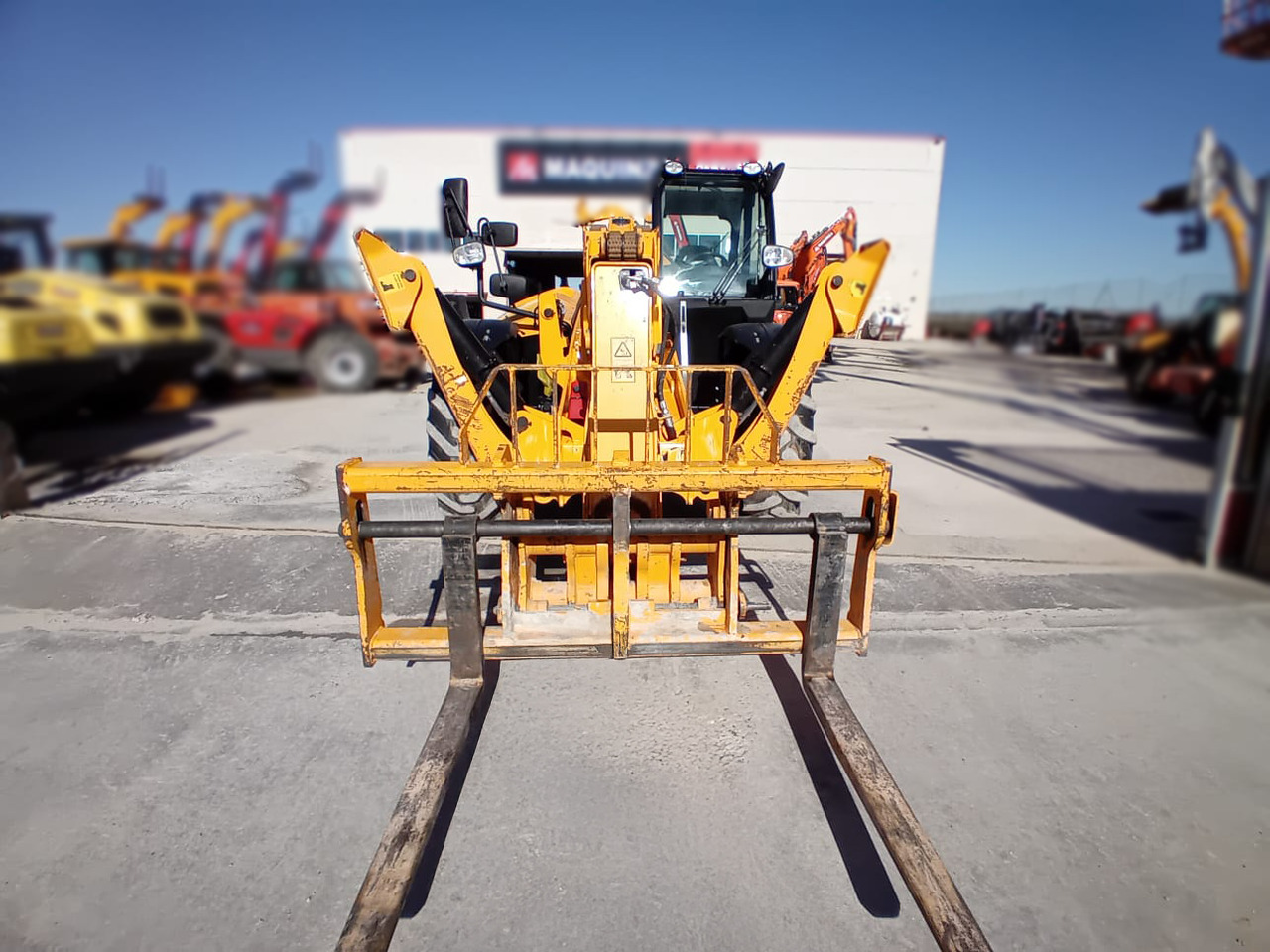 JCB 540.180 - Teleszkópos rakodó: 4 kép. JCB 540.180 - Teleszkópos rakodó: 4 kép.