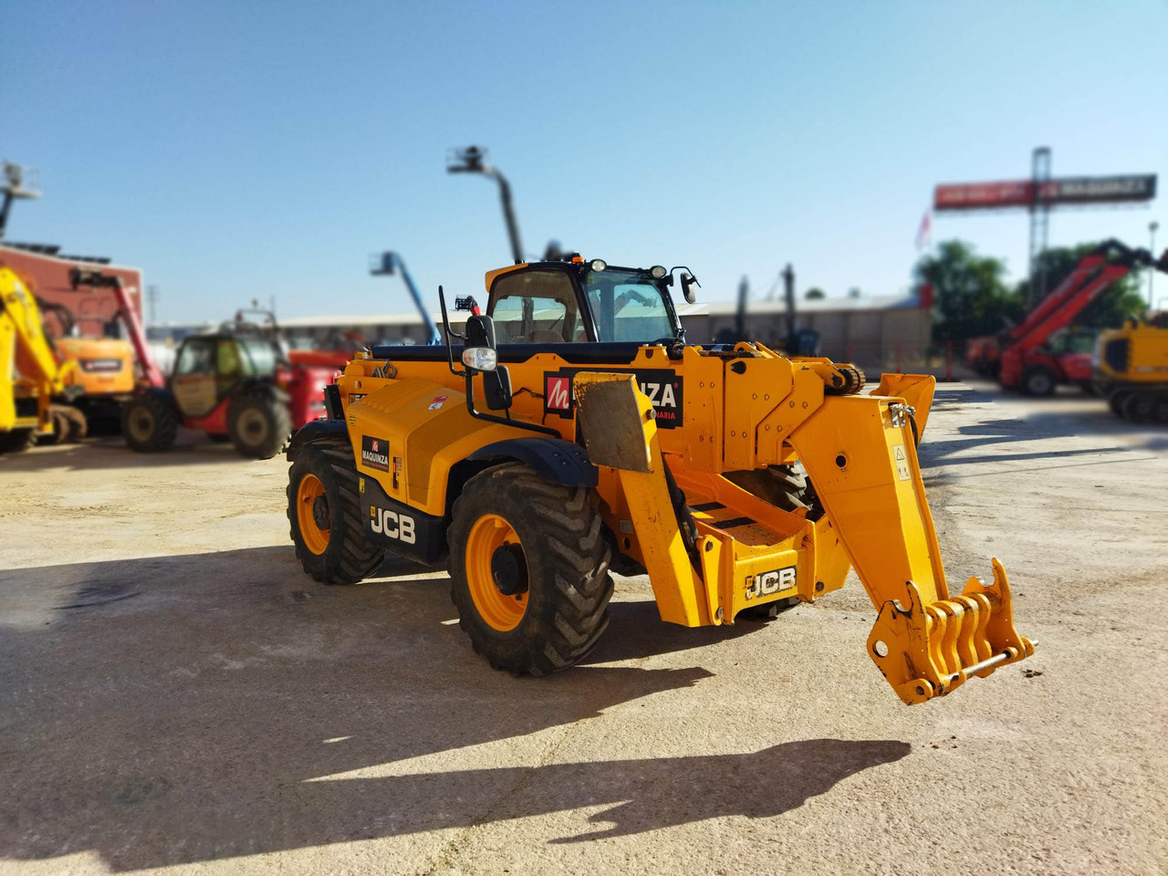 JCB 540.180 - Teleszkópos rakodó: 2 kép. JCB 540.180 - Teleszkópos rakodó: 2 kép.