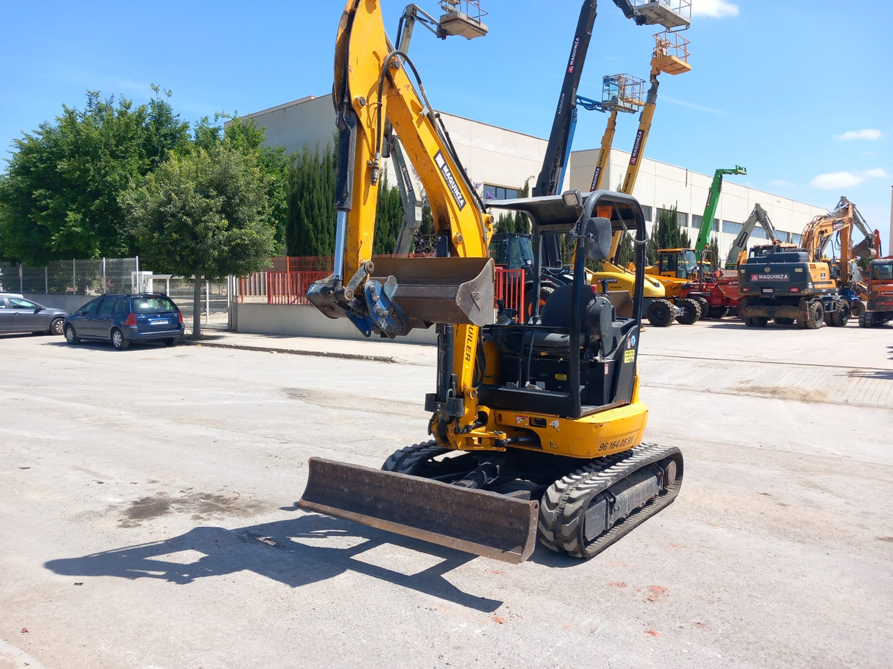 JCB 8030ZTS - Minikotró: 2 kép. JCB 8030ZTS - Minikotró: 2 kép.