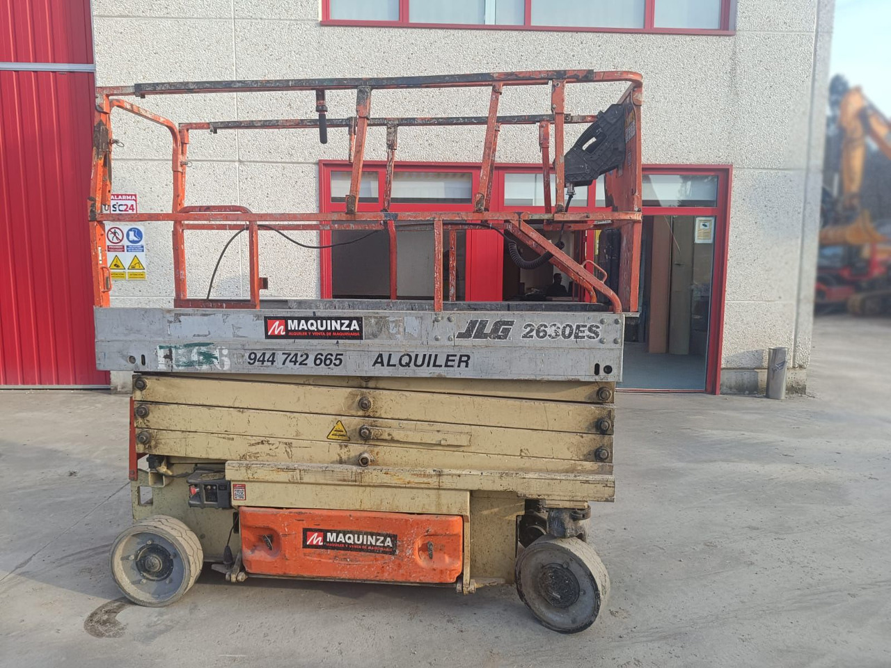JLG 2630ES - Ollós emelő: 2 kép. JLG 2630ES - Ollós emelő: 2 kép.