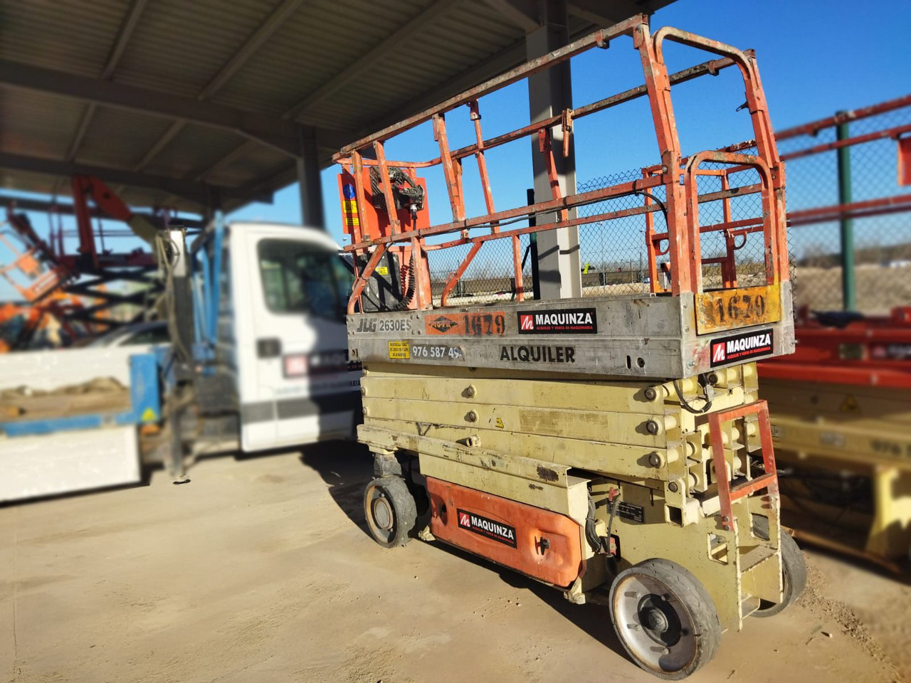 JLG 2630ES - Ollós emelő: 4 kép. JLG 2630ES - Ollós emelő: 4 kép.