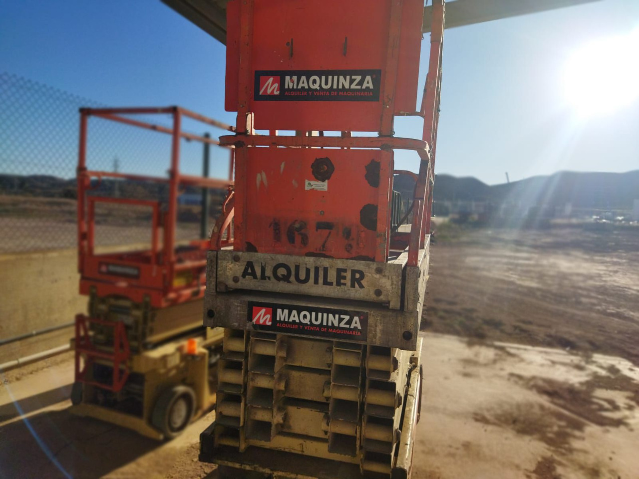 JLG 2630ES - Ollós emelő: 3 kép. JLG 2630ES - Ollós emelő: 3 kép.