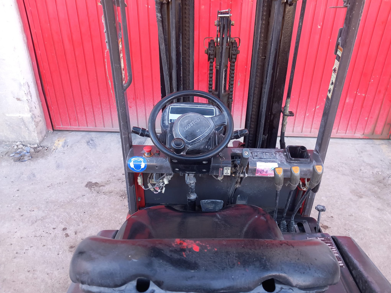 MANITOU ME318 48V - Elektromos targonca: 5 kép. MANITOU ME318 48V - Elektromos targonca: 5 kép.