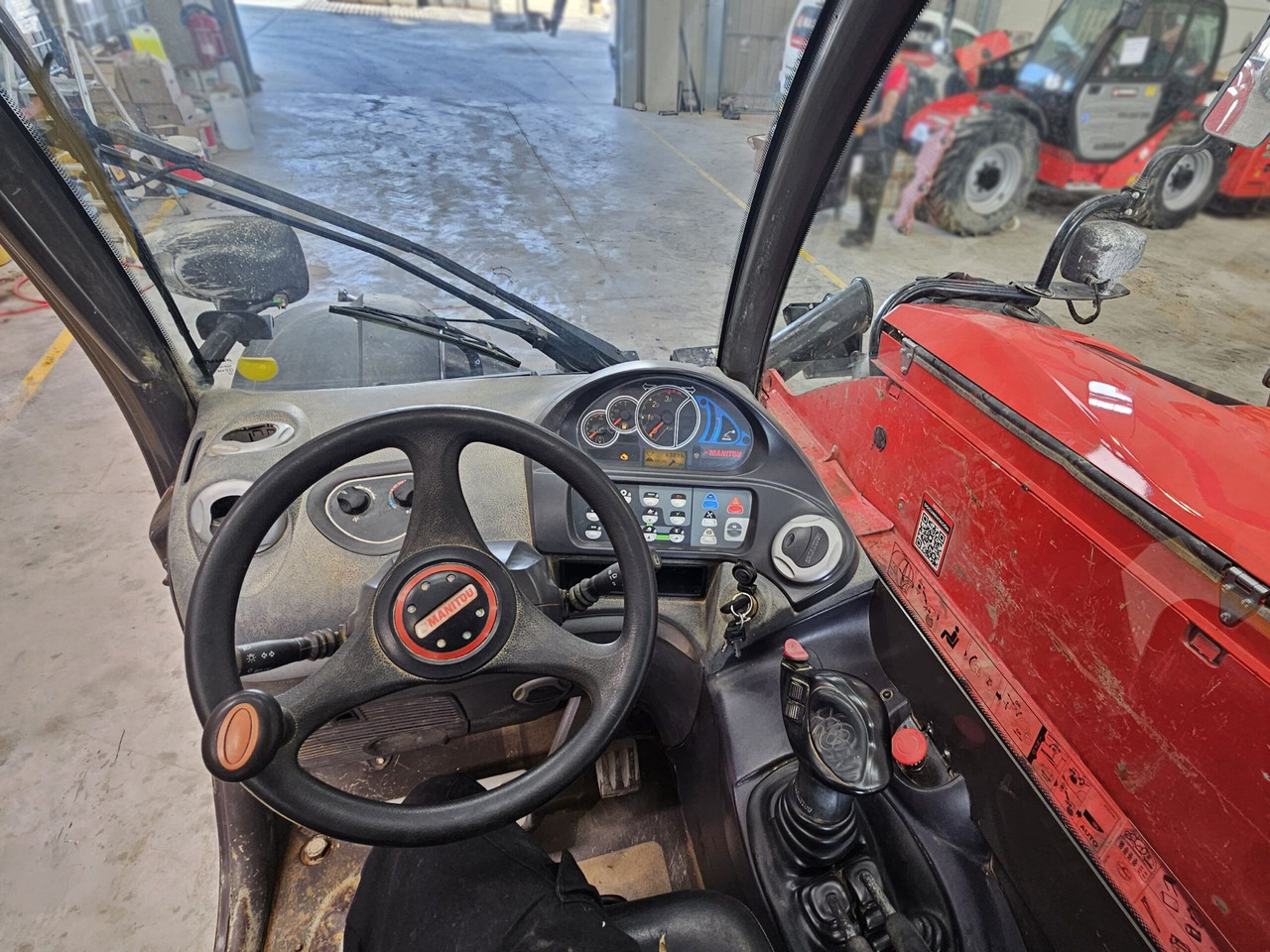 MANITOU MT1335 EASY - Teleszkópos rakodó: 5 kép. MANITOU MT1335 EASY - Teleszkópos rakodó: 5 kép.