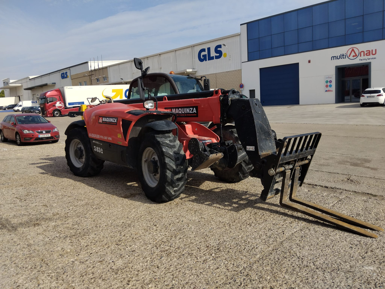 MANITOU MT1335 EASY - Teleszkópos rakodó: 4 kép. MANITOU MT1335 EASY - Teleszkópos rakodó: 4 kép.