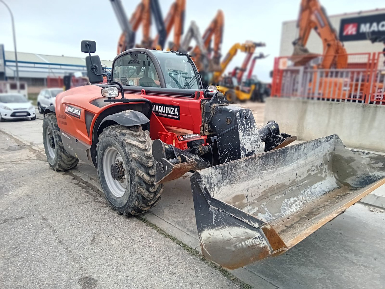 MANITOU MT1335 EASY - Teleszkópos rakodó: 2 kép. MANITOU MT1335 EASY - Teleszkópos rakodó: 2 kép.