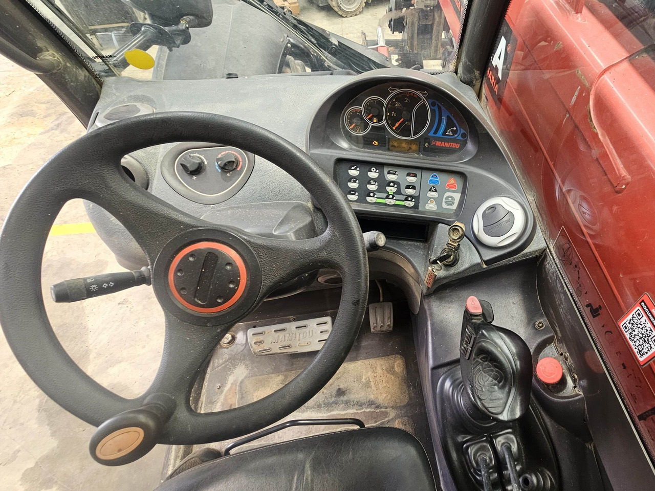 MANITOU MT1335 EASY - Teleszkópos rakodó: 3 kép. MANITOU MT1335 EASY - Teleszkópos rakodó: 3 kép.
