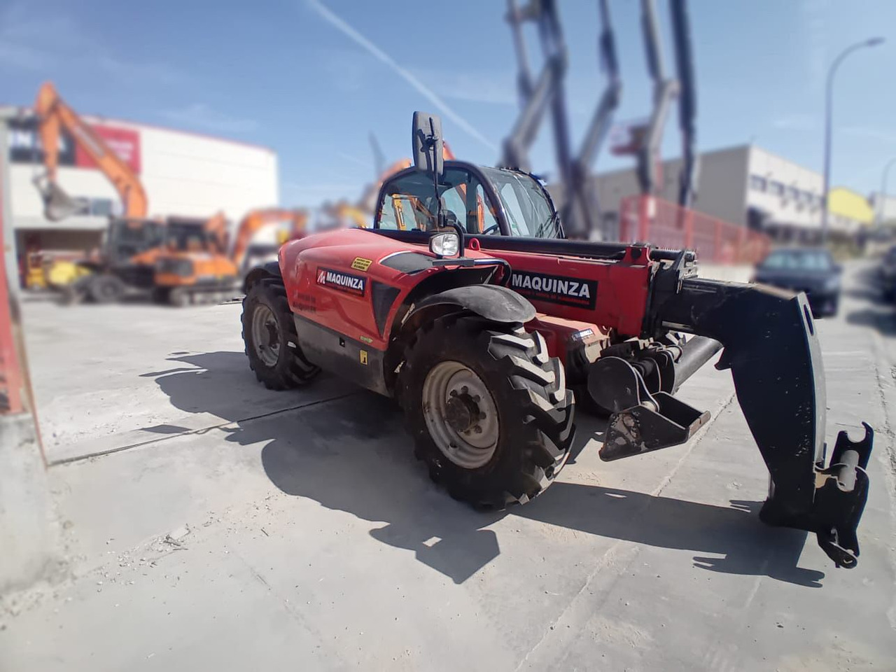 MANITOU MT1335 EASY - Teleszkópos rakodó: 2 kép. MANITOU MT1335 EASY - Teleszkópos rakodó: 2 kép.