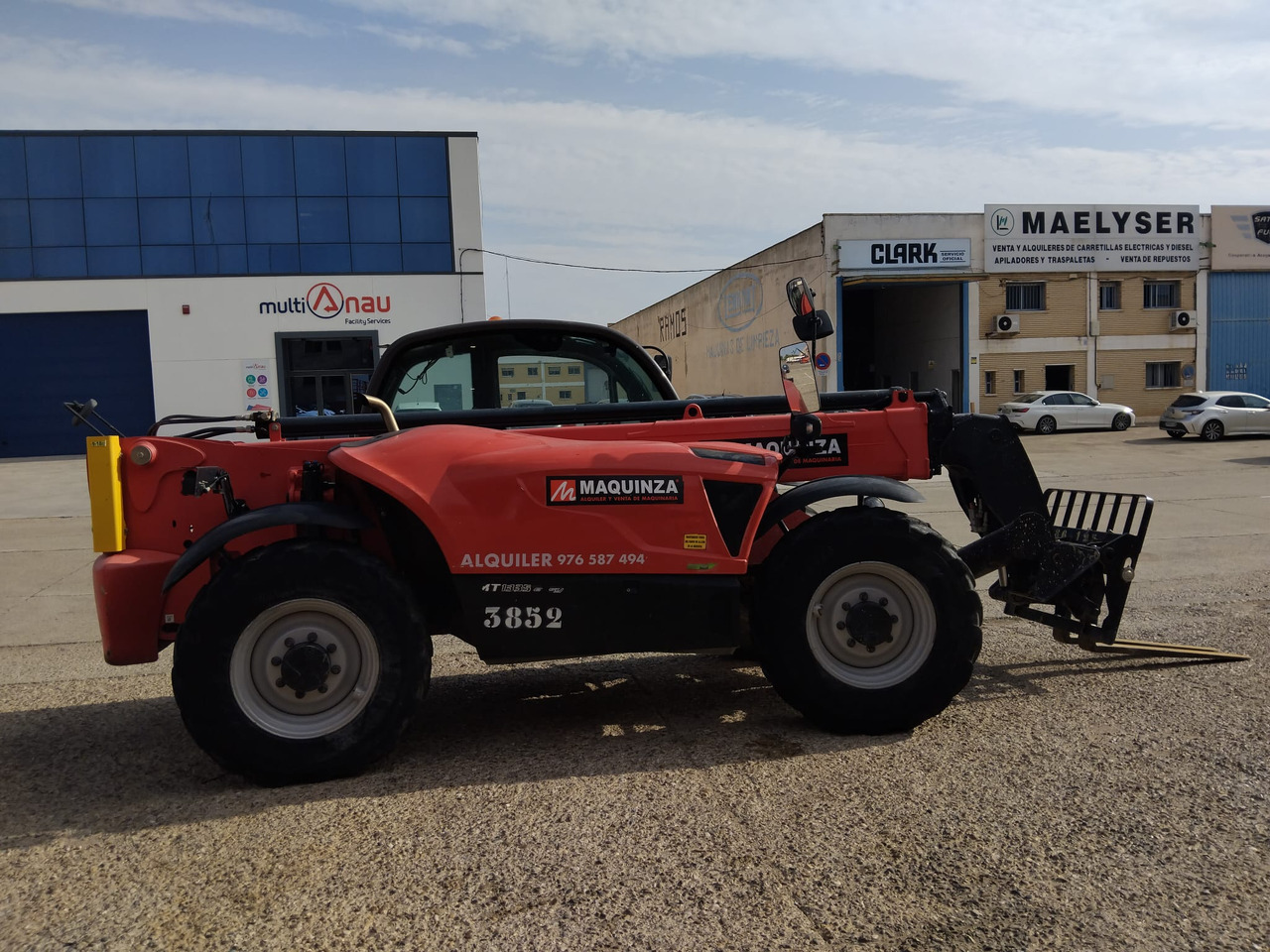 MANITOU MT1335 EASY - Teleszkópos rakodó: 5 kép. MANITOU MT1335 EASY - Teleszkópos rakodó: 5 kép.