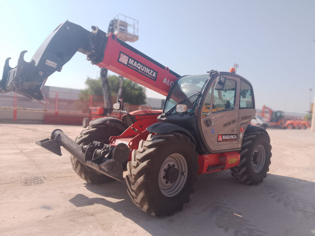 MANITOU MT1335 EASY - Teleszkópos rakodó: 1 kép. MANITOU MT1335 EASY - Teleszkópos rakodó: 1 kép.
