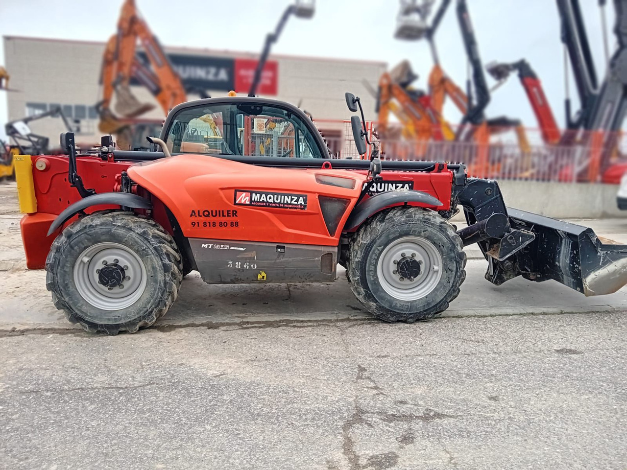 MANITOU MT1335 EASY - Teleszkópos rakodó: 4 kép. MANITOU MT1335 EASY - Teleszkópos rakodó: 4 kép.
