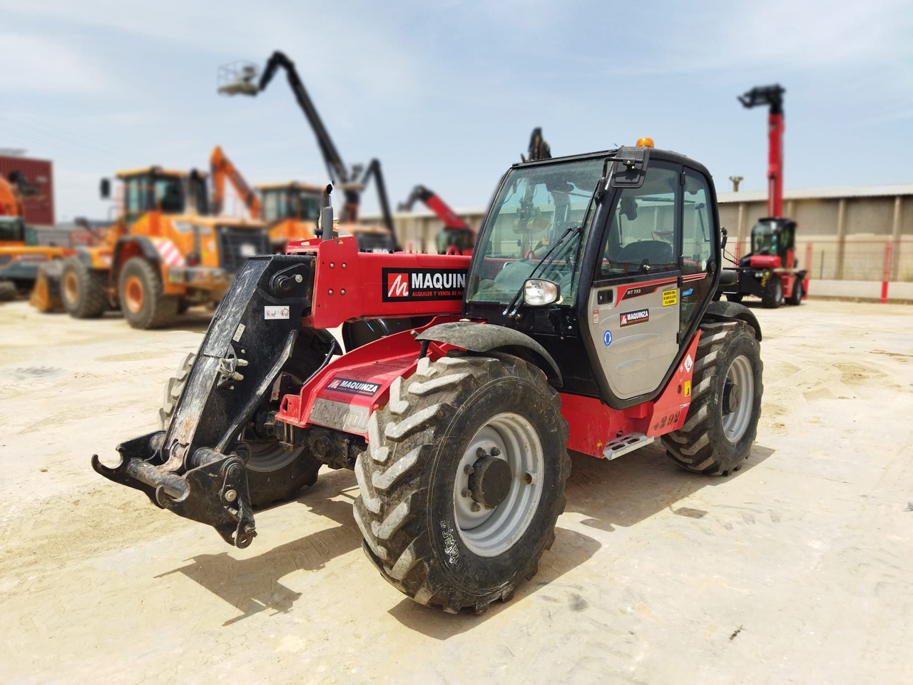 MANITOU MT733 EASY 75D - Teleszkópos rakodó: 2 kép. MANITOU MT733 EASY 75D - Teleszkópos rakodó: 2 kép.