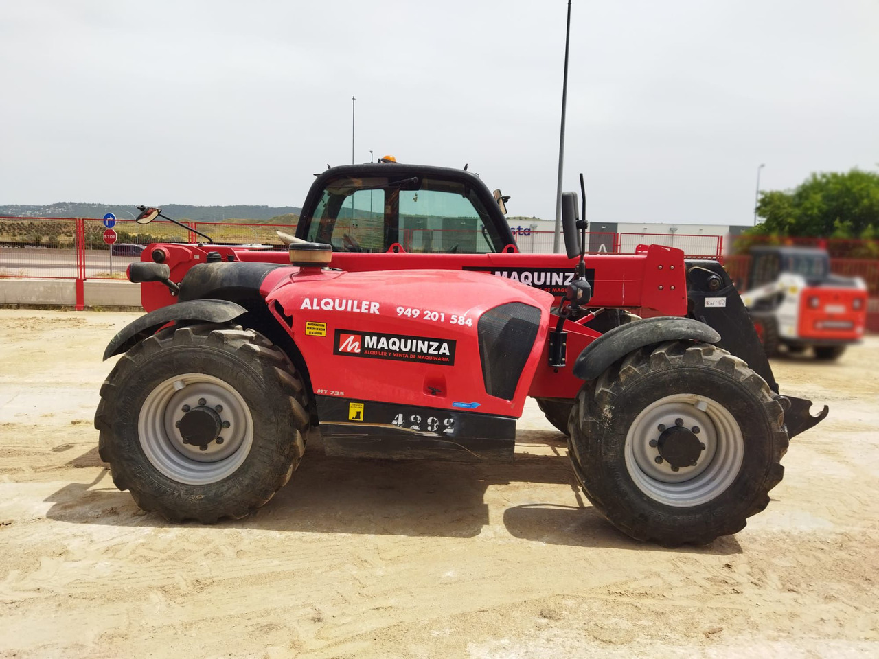 MANITOU MT733 EASY 75D - Teleszkópos rakodó: 3 kép. MANITOU MT733 EASY 75D - Teleszkópos rakodó: 3 kép.