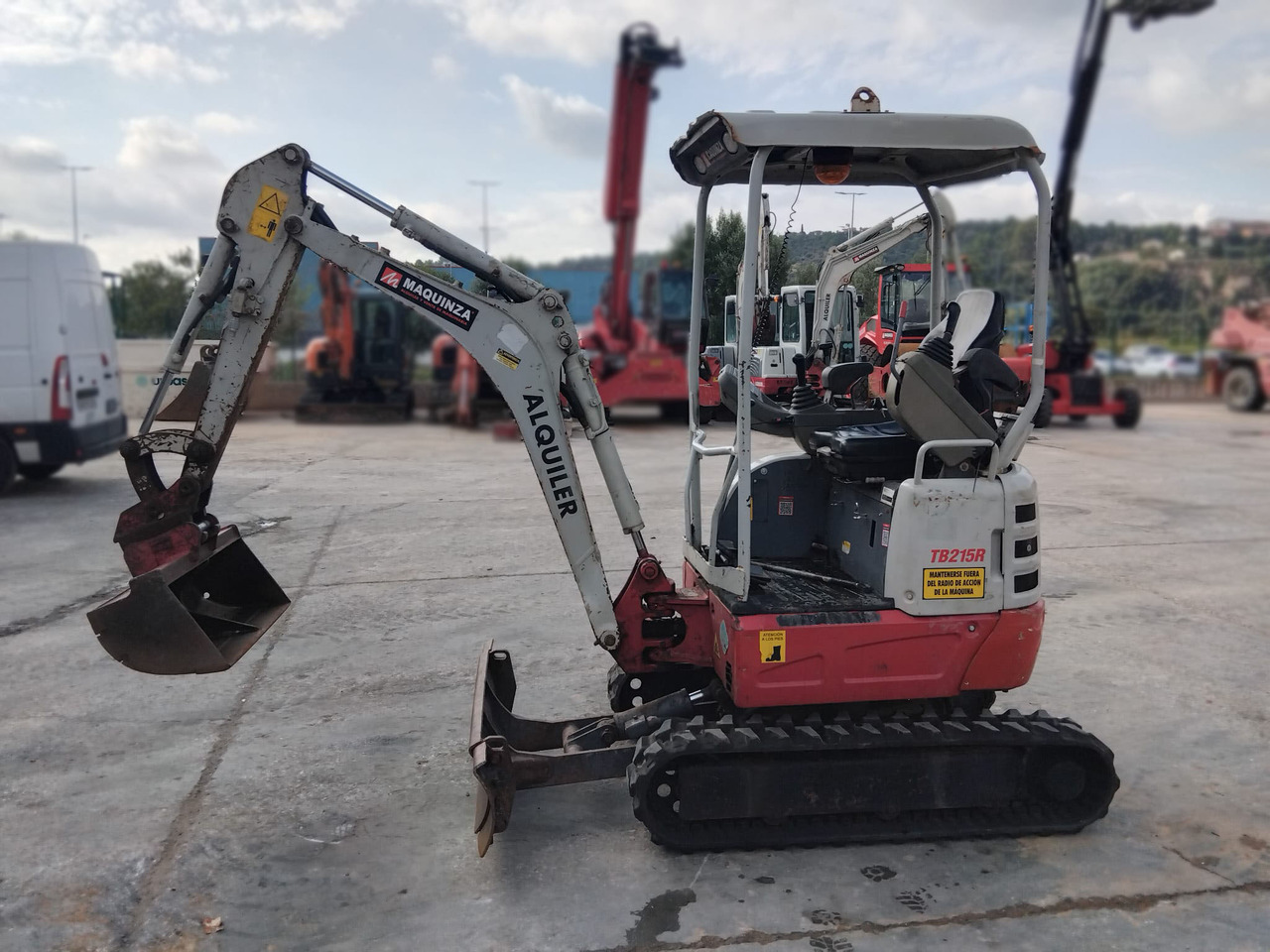 TAKEUCHI TB215R EASY - Minikotró: 1 kép. TAKEUCHI TB215R EASY - Minikotró: 1 kép.