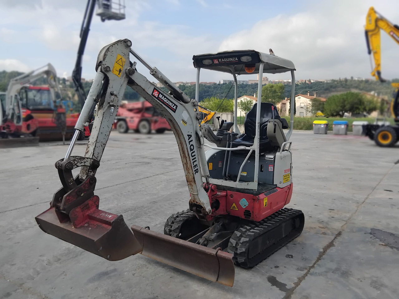 TAKEUCHI TB215R EASY - Minikotró: 5 kép. TAKEUCHI TB215R EASY - Minikotró: 5 kép.
