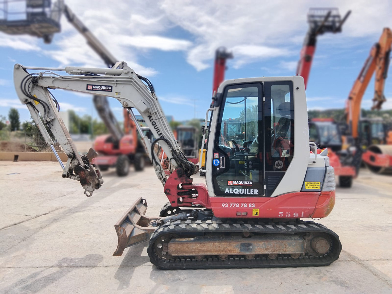 TAKEUCHI TB250 - Minikotró: 1 kép. TAKEUCHI TB250 - Minikotró: 1 kép.