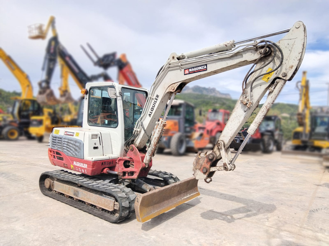 TAKEUCHI TB250 - Minikotró: 3 kép. TAKEUCHI TB250 - Minikotró: 3 kép.