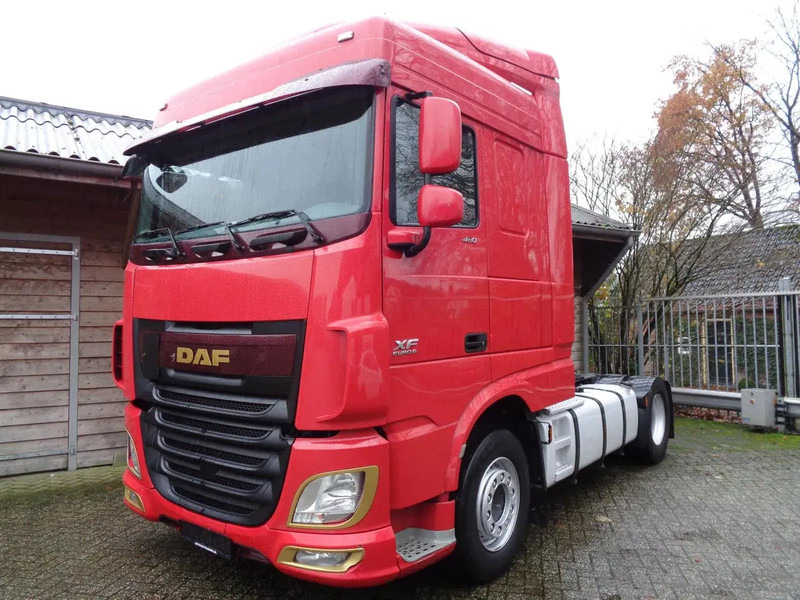 DAF XF 106 106-460 / Euro 6 ADR /Intarder / 2 tanks / Standairco - Nyergesvontató: 1 kép. DAF XF 106 106-460 / Euro 6 ADR /Intarder / 2 tanks / Standairco - Nyergesvontató: 1 kép.