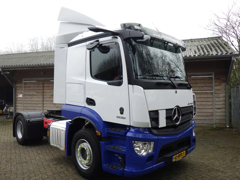 Mercedes-Benz Actros 1936 LS / Mirrorcam / New Tacho - Nyergesvontató: 2 kép. Mercedes-Benz Actros 1936 LS / Mirrorcam / New Tacho - Nyergesvontató: 2 kép.