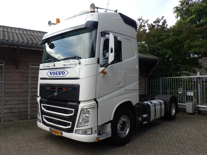 Volvo FH 13.420 Wielbasis 400 cm / 9 T vooras / Alcoa / Sper / GVW 20500 KG - Nyergesvontató: 1 kép. Volvo FH 13.420 Wielbasis 400 cm / 9 T vooras / Alcoa / Sper / GVW 20500 KG - Nyergesvontató: 1 kép.