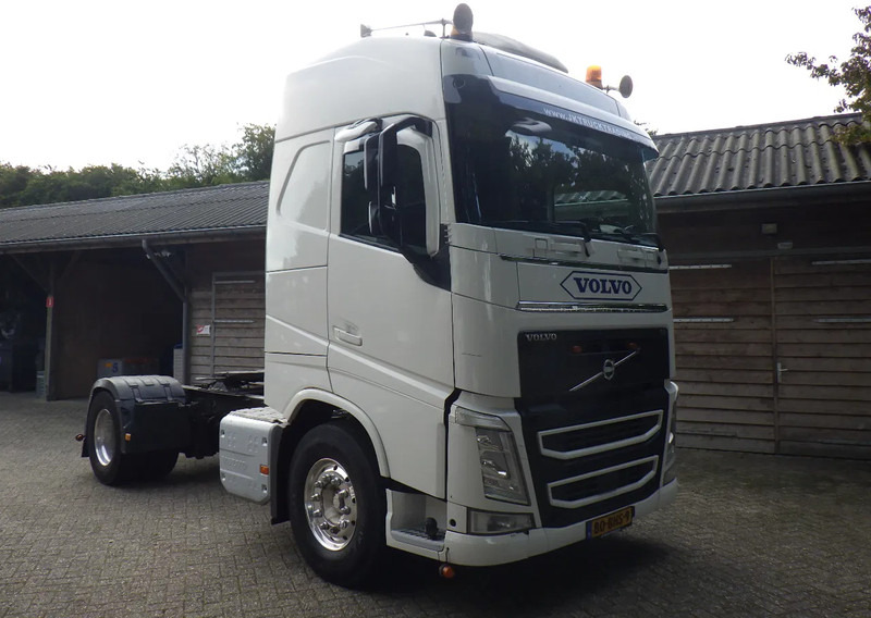 Volvo FH 13.420 Wielbasis 400 cm / 9 T vooras / Alcoa / Sper / GVW 20500 KG - Nyergesvontató: 2 kép. Volvo FH 13.420 Wielbasis 400 cm / 9 T vooras / Alcoa / Sper / GVW 20500 KG - Nyergesvontató: 2 kép.