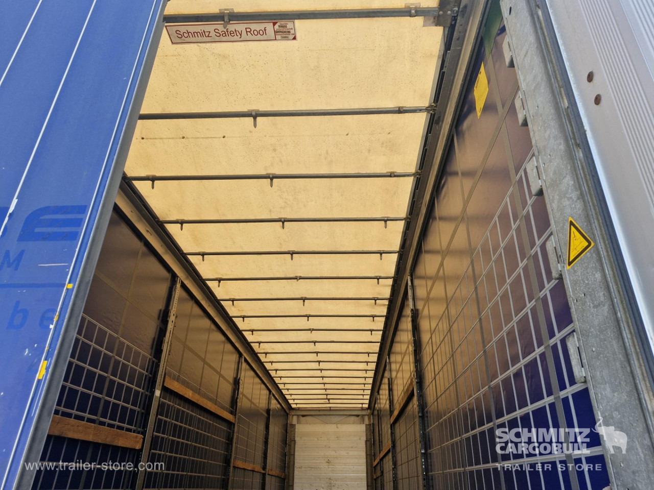 SCHMITZ Curtainsider Varios - Ponyvás félpótkocsi: 4 kép. SCHMITZ Curtainsider Varios - Ponyvás félpótkocsi: 4 kép.
