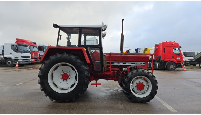 Case International 844 S (4X4 / BELGIAN TRACTOR / PERFECT CONDITION / GEARBOX TOP CONDITION) - Traktor: 4 kép. Case International 844 S (4X4 / BELGIAN TRACTOR / PERFECT CONDITION / GEARBOX TOP CONDITION) - Traktor: 4 kép.