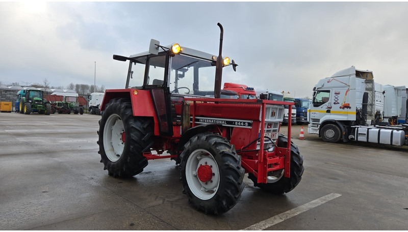 Case International 844 S (4X4 / BELGIAN TRACTOR / PERFECT CONDITION / GEARBOX TOP CONDITION) - Traktor: 3 kép. Case International 844 S (4X4 / BELGIAN TRACTOR / PERFECT CONDITION / GEARBOX TOP CONDITION) - Traktor: 3 kép.