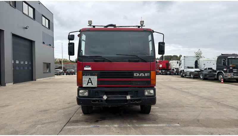 DAF 75 ATI 270 (10500 L / MANUAL PUMP / MANUAL GEARBOX / STEEL SUSP. / LAMES / POMPE MANUELLE) - Szippantós autó: 3 kép. DAF 75 ATI 270 (10500 L / MANUAL PUMP / MANUAL GEARBOX / STEEL SUSP. / LAMES / POMPE MANUELLE) - Szippantós autó: 3 kép.