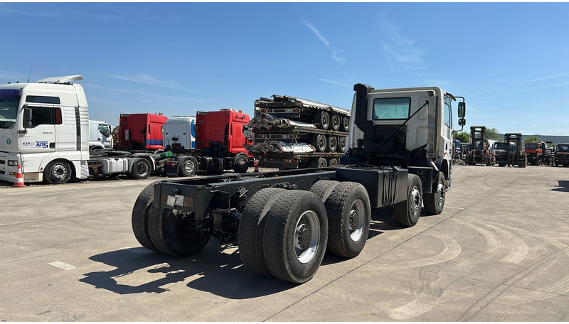 DAF 85 CF 430 (EURO 3 / MANUAL GEARBOX / BOITE MANUELLE / BIG HUB / 8X4 / STEEL SUSP. / LAMES) - Alvaz teherautó: 4 kép. DAF 85 CF 430 (EURO 3 / MANUAL GEARBOX / BOITE MANUELLE / BIG HUB / 8X4 / STEEL SUSP. / LAMES) - Alvaz teherautó: 4 kép.