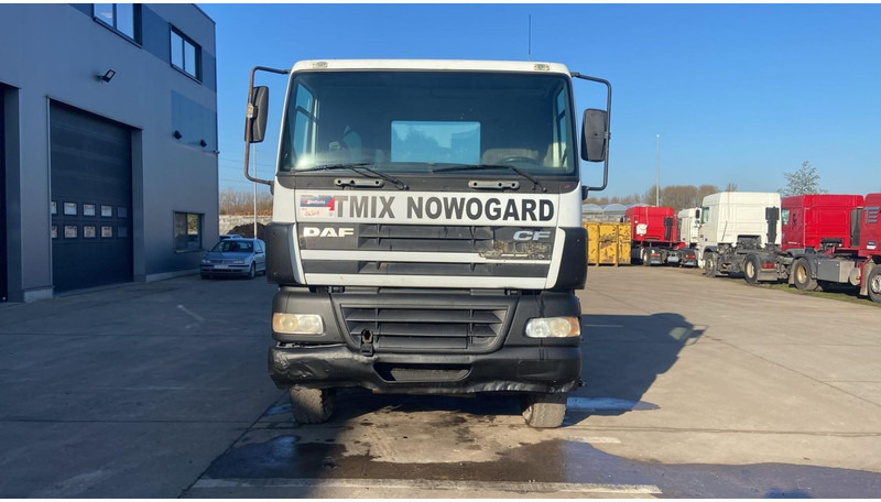DAF CF 85.380 (EURO 3 / MANUAL GEARBOX / BOITE MANUELLE / BIG HUB / GRAND PONT / LAMES) - Alvaz teherautó: 2 kép. DAF CF 85.380 (EURO 3 / MANUAL GEARBOX / BOITE MANUELLE / BIG HUB / GRAND PONT / LAMES) - Alvaz teherautó: 2 kép.