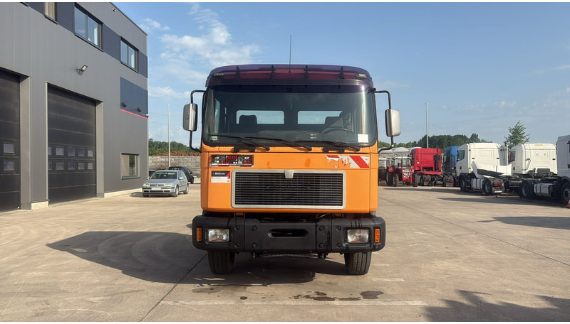MAN 18.224 (MANUAL PUMP / MANUAL GEARBOX) - Alvaz teherautó: 2 kép. MAN 18.224 (MANUAL PUMP / MANUAL GEARBOX) - Alvaz teherautó: 2 kép.