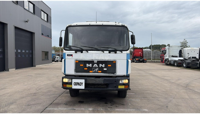 MAN 18.232 (MANUAL PUMP / POMPE MANUELLE / 11.000L) - Szippantós autó: 2 kép. MAN 18.232 (MANUAL PUMP / POMPE MANUELLE / 11.000L) - Szippantós autó: 2 kép.