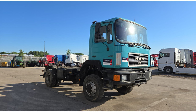 MAN 19.342 (4X4 / ALLRAD / AUXILAIRY / EURO 2 / FULL STEEL SUSP. / LAMES) - Alvaz teherautó: 2 kép. MAN 19.342 (4X4 / ALLRAD / AUXILAIRY / EURO 2 / FULL STEEL SUSP. / LAMES) - Alvaz teherautó: 2 kép.