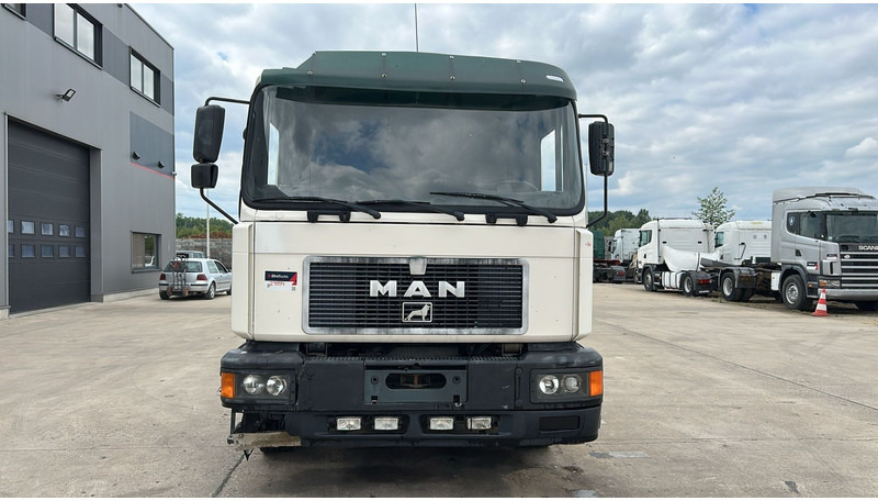 MAN 26.312 (6 CYLINDER / 6X2 / BELGIAN TRUCK IN GOOD CONDITION) - Alvaz teherautó: 2 kép. MAN 26.312 (6 CYLINDER / 6X2 / BELGIAN TRUCK IN GOOD CONDITION) - Alvaz teherautó: 2 kép.