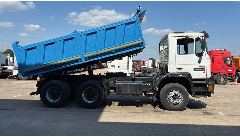 MAN 26.322 (MANUAL PUMP / POMPE MANUELLE / LAMES / GRAND PONT / BIG AXLE) - Billenőplatós teherautó: 4 kép. MAN 26.322 (MANUAL PUMP / POMPE MANUELLE / LAMES / GRAND PONT / BIG AXLE) - Billenőplatós teherautó: 4 kép.