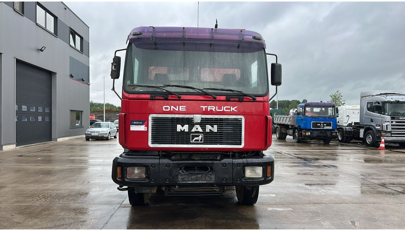 MAN 26.403 (STEEL SUSPENSION / VERY CLEAN / 6 CYLINDER / BIG AXLE / EURO 2) - Billenőplatós teherautó: 2 kép. MAN 26.403 (STEEL SUSPENSION / VERY CLEAN / 6 CYLINDER / BIG AXLE / EURO 2) - Billenőplatós teherautó: 2 kép.
