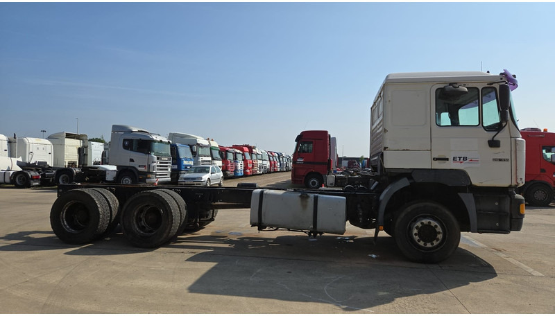MAN 26.414 (6X4 / 6 CYLINDER / MANUAL GEARBOX / 10 TYRES / LONG CHASSIS / EURO 2) - Alvaz teherautó: 4 kép. MAN 26.414 (6X4 / 6 CYLINDER / MANUAL GEARBOX / 10 TYRES / LONG CHASSIS / EURO 2) - Alvaz teherautó: 4 kép.