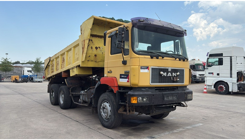 MAN 33.343 (BIG AXLE / STEEL SUSP. / LAMES / GRAND PONT / EURO 2) - Billenőplatós teherautó: 4 kép. MAN 33.343 (BIG AXLE / STEEL SUSP. / LAMES / GRAND PONT / EURO 2) - Billenőplatós teherautó: 4 kép.