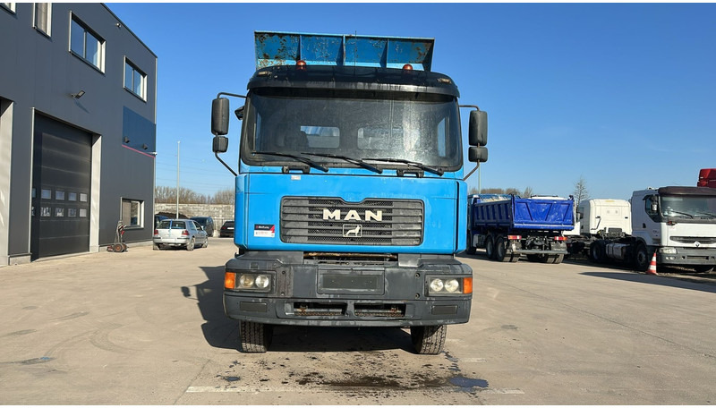 MAN 35.364 (STEEL SUSP. / 6 CYLINDER / BIG AXLE / EURO 2 / MEILLER TIPPER) - Billenőplatós teherautó: 3 kép. MAN 35.364 (STEEL SUSP. / 6 CYLINDER / BIG AXLE / EURO 2 / MEILLER TIPPER) - Billenőplatós teherautó: 3 kép.