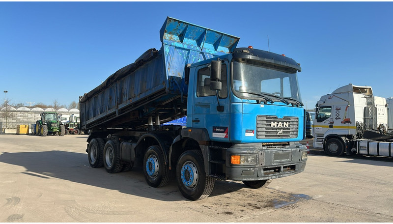 MAN 35.364 (STEEL SUSP. / 6 CYLINDER / BIG AXLE / EURO 2 / MEILLER TIPPER) - Billenőplatós teherautó: 2 kép. MAN 35.364 (STEEL SUSP. / 6 CYLINDER / BIG AXLE / EURO 2 / MEILLER TIPPER) - Billenőplatós teherautó: 2 kép.