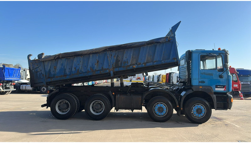 MAN 35.364 (STEEL SUSP. / 6 CYLINDER / BIG AXLE / EURO 2 / MEILLER TIPPER) - Billenőplatós teherautó: 4 kép. MAN 35.364 (STEEL SUSP. / 6 CYLINDER / BIG AXLE / EURO 2 / MEILLER TIPPER) - Billenőplatós teherautó: 4 kép.