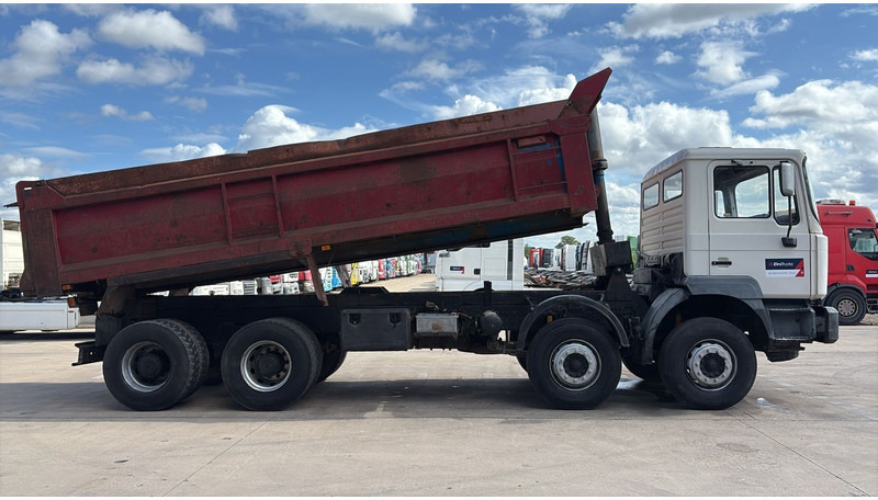 MAN 35.372 (MANUAL PUMP / 6 CYLINDER / BIG AXLE / STEEL SUSP.) - Billenőplatós teherautó: 3 kép. MAN 35.372 (MANUAL PUMP / 6 CYLINDER / BIG AXLE / STEEL SUSP.) - Billenőplatós teherautó: 3 kép.