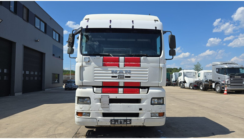 MAN TGA 26.440 (MANUAL GEARBOX / FRONT STEEL / 6X2 / BOITE MANUELLE / DEVANT LAMES) - Alvaz teherautó: 2 kép. MAN TGA 26.440 (MANUAL GEARBOX / FRONT STEEL / 6X2 / BOITE MANUELLE / DEVANT LAMES) - Alvaz teherautó: 2 kép.