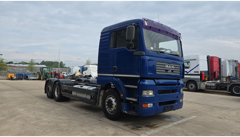 MAN TGA 26.460 (MANUAL PUMP / POMPE MANUELLE / MANUAL GEARBOX / BOITE MANUELLE / 6X2 / FRONT STEEL / DEVANT LAMES) - Alvaz teherautó: 3 kép. MAN TGA 26.460 (MANUAL PUMP / POMPE MANUELLE / MANUAL GEARBOX / BOITE MANUELLE / 6X2 / FRONT STEEL / DEVANT LAMES) - Alvaz teherautó: 3 kép.