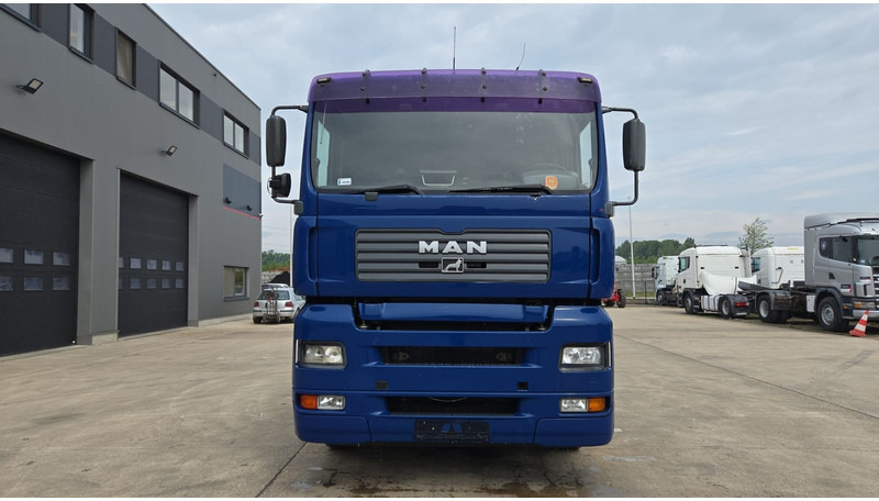 MAN TGA 26.460 (MANUAL PUMP / POMPE MANUELLE / MANUAL GEARBOX / BOITE MANUELLE / 6X2 / FRONT STEEL / DEVANT LAMES) - Alvaz teherautó: 2 kép. MAN TGA 26.460 (MANUAL PUMP / POMPE MANUELLE / MANUAL GEARBOX / BOITE MANUELLE / 6X2 / FRONT STEEL / DEVANT LAMES) - Alvaz teherautó: 2 kép.