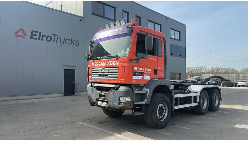MAN TGA 33.360 (MANUAL GEARBOX / BELGIAN TRUCK / 6X4 / BIG AXLE / SEMI MANUAL PUMP) - Horgos rakodó teherautó: 1 kép. MAN TGA 33.360 (MANUAL GEARBOX / BELGIAN TRUCK / 6X4 / BIG AXLE / SEMI MANUAL PUMP) - Horgos rakodó teherautó: 1 kép.
