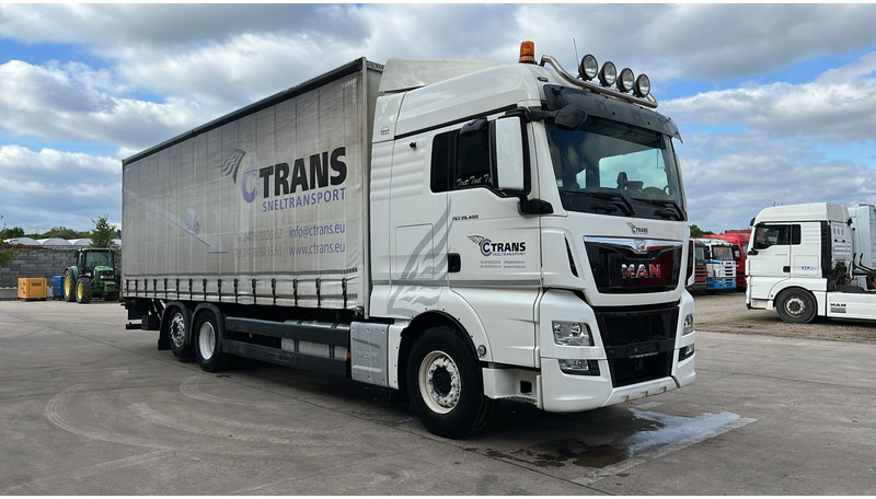 MAN TGX 26.400 (EURO 6 / 6X2 / LIFT / HAYON / BELGIAN TRUCK / GUTE ZUSTAND !! / 8.40 BOX LENGTH) - Ponyvás teherautó: 2 kép. MAN TGX 26.400 (EURO 6 / 6X2 / LIFT / HAYON / BELGIAN TRUCK / GUTE ZUSTAND !! / 8.40 BOX LENGTH) - Ponyvás teherautó: 2 kép.