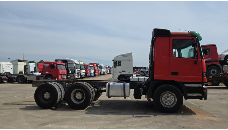 Mercedes-Benz ACTROS 2640 (EPS / 3 PEDALES / V6 / LAMES / GRAND PONT / EURO 2 / SEMI-AUTO) - Alvaz teherautó: 4 kép. Mercedes-Benz ACTROS 2640 (EPS / 3 PEDALES / V6 / LAMES / GRAND PONT / EURO 2 / SEMI-AUTO) - Alvaz teherautó: 4 kép.